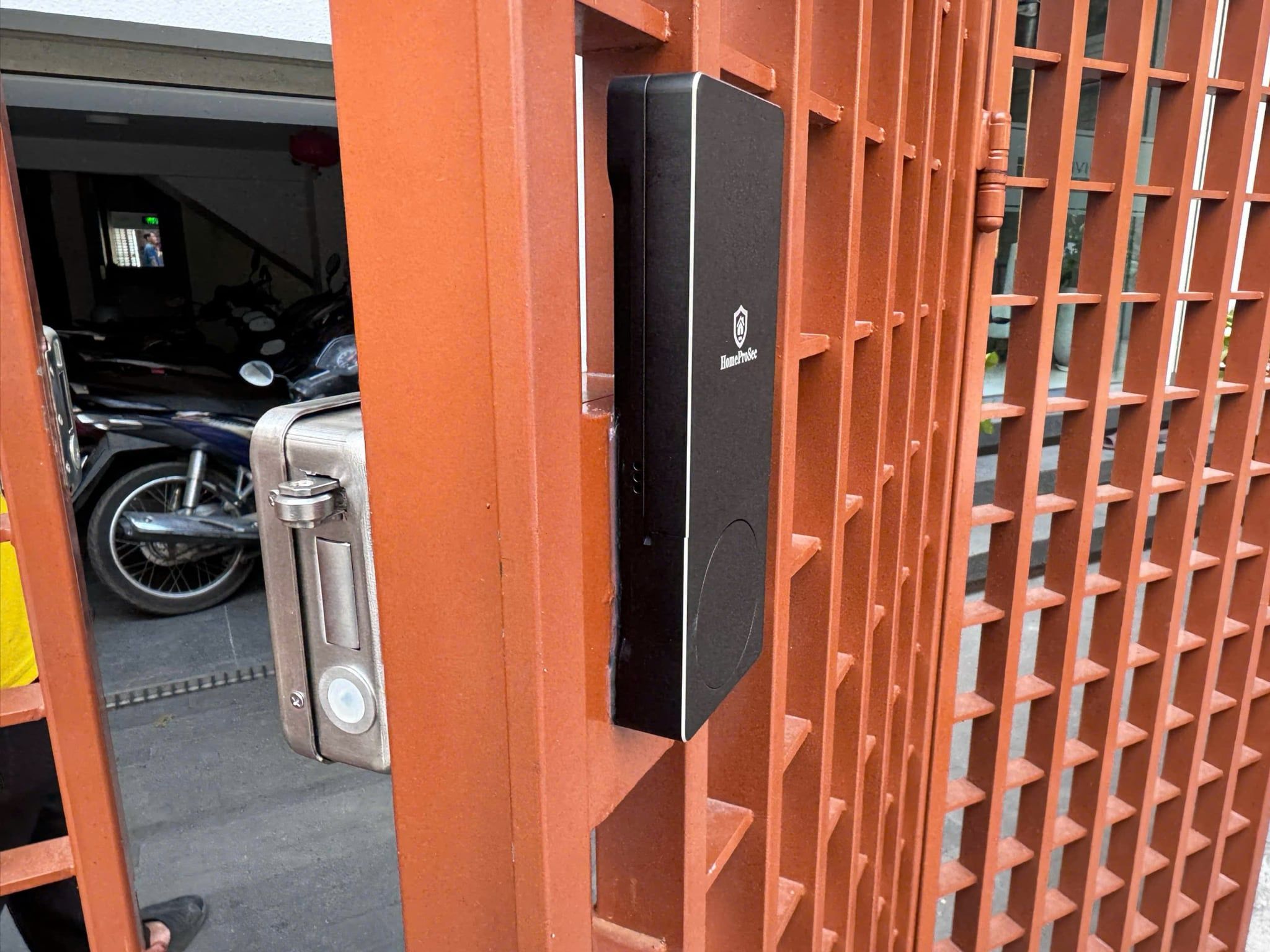  Khoá cổng Pin 02 vân tay  app TTLOCK ( P33- TTLOCK) 