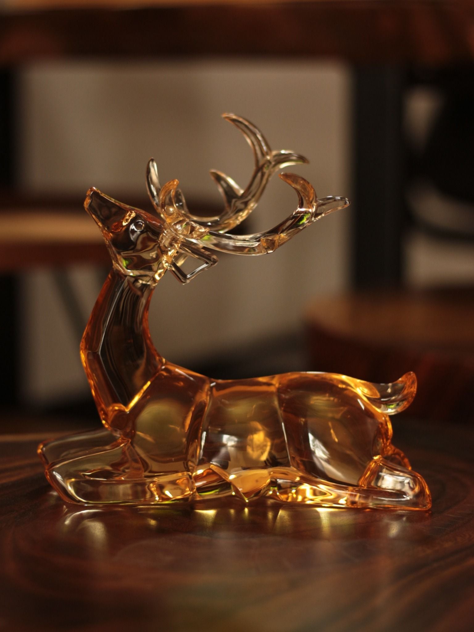  TƯỢNG HƯƠU TRONG SUỐT 