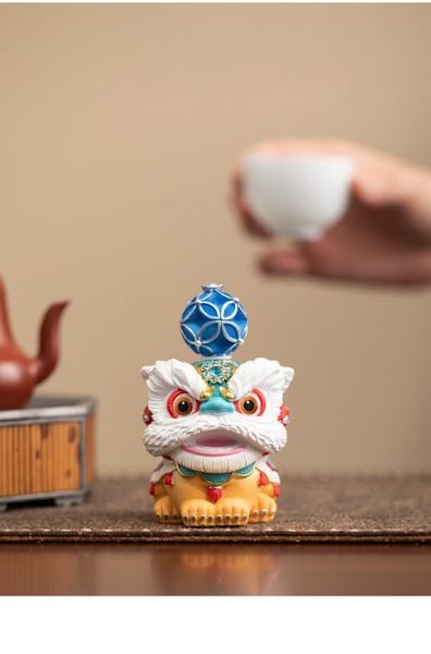  TƯỢNG LÂN QUẢ CẦU 