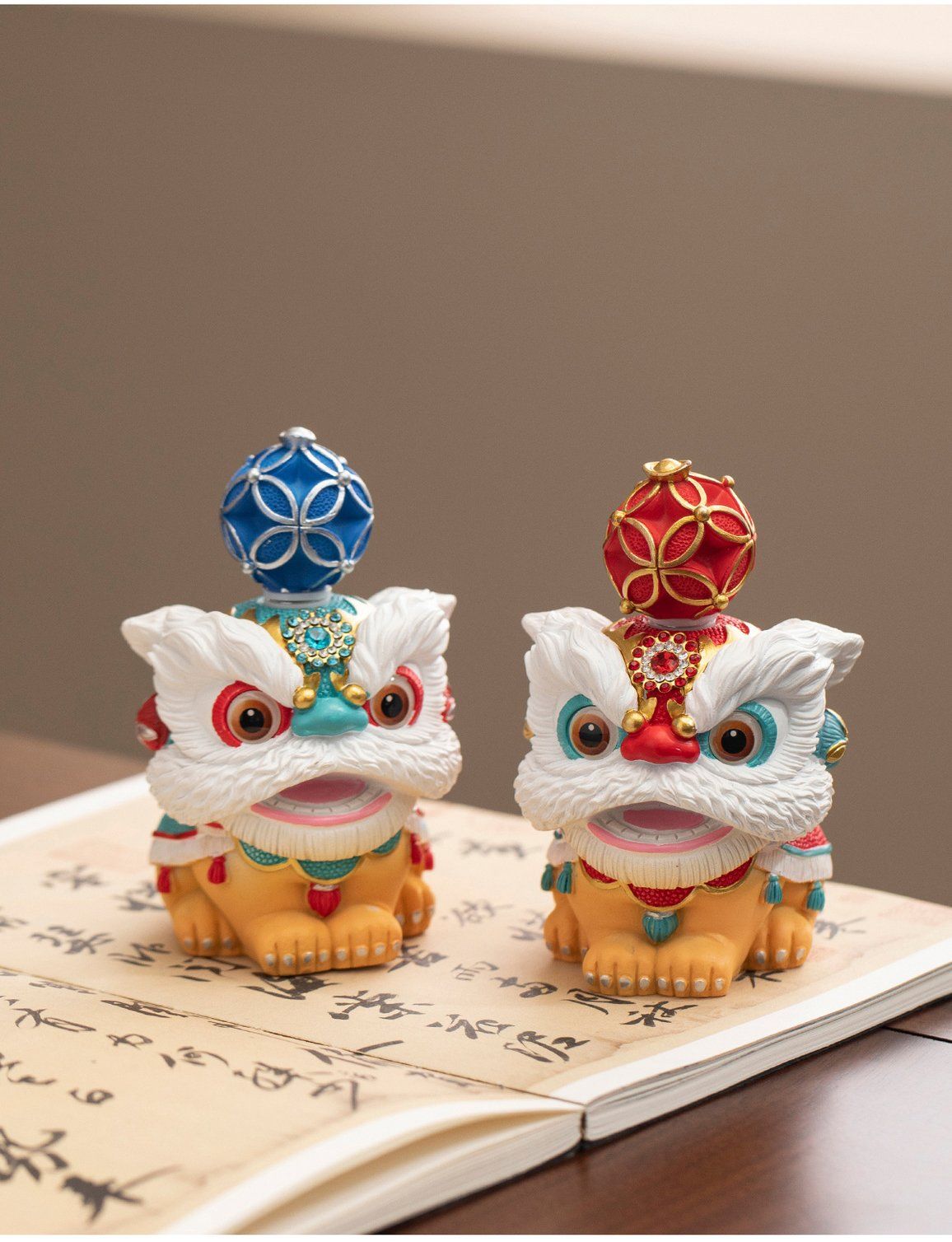  TƯỢNG LÂN QUẢ CẦU 