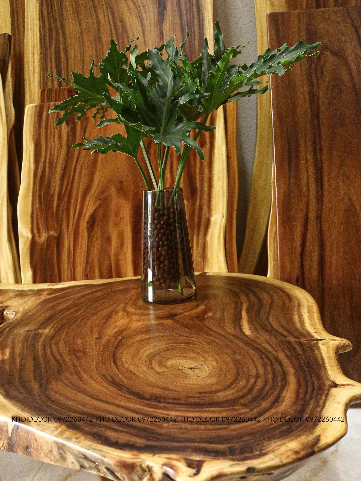  BÀN GỖ ME TÂY 126 x 67-85 x 5 cm 