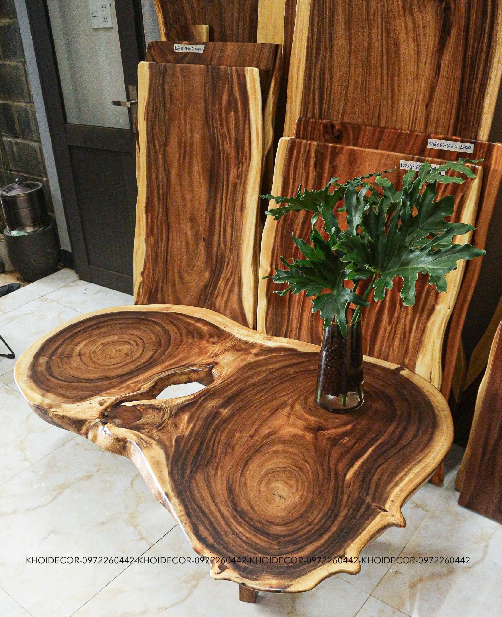  BÀN GỖ ME TÂY 126 x 67-85 x 5 cm 