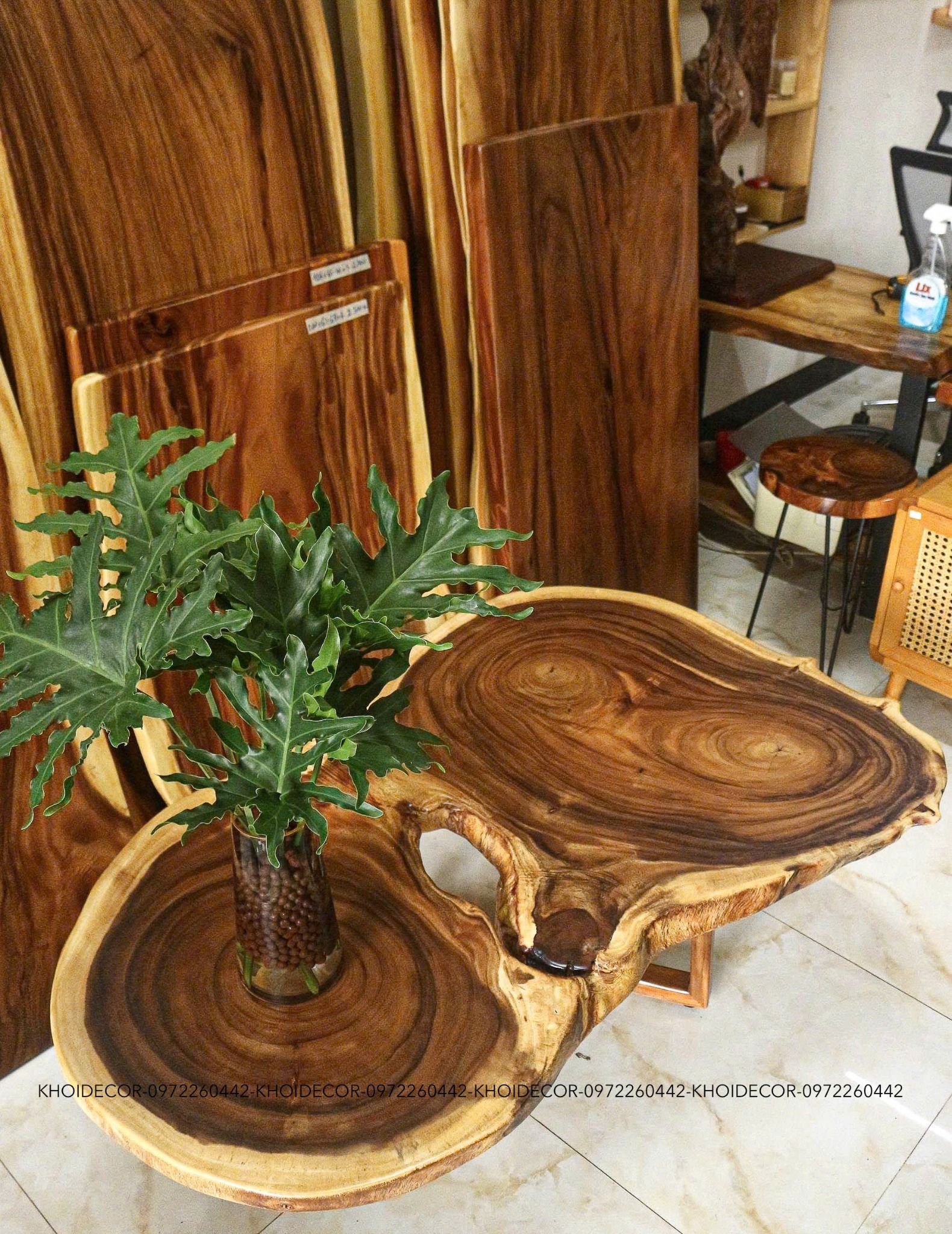  BÀN GỖ ME TÂY 126 x 67-85 x 5 cm 