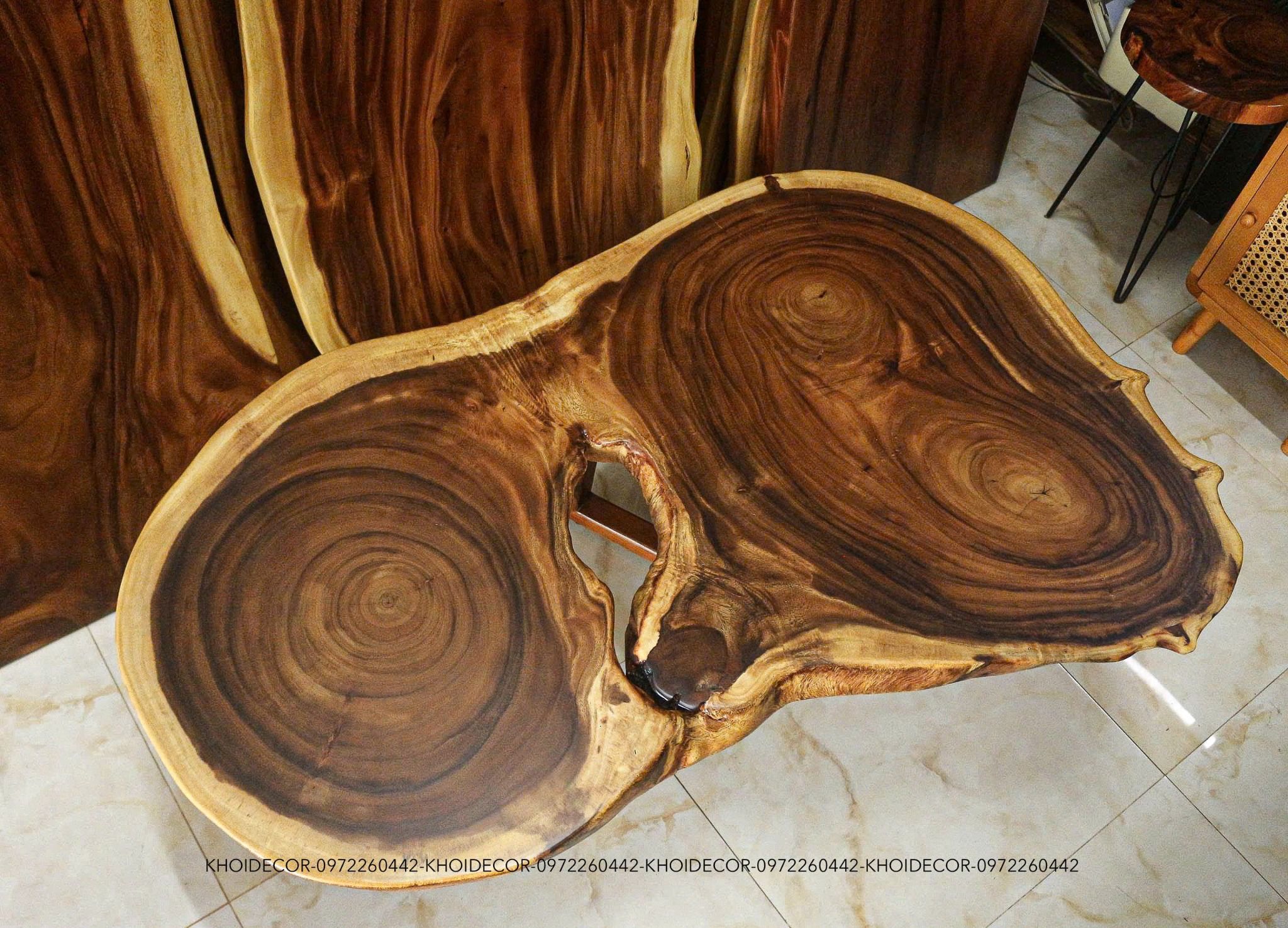  BÀN GỖ ME TÂY 126 x 67-85 x 5 cm 