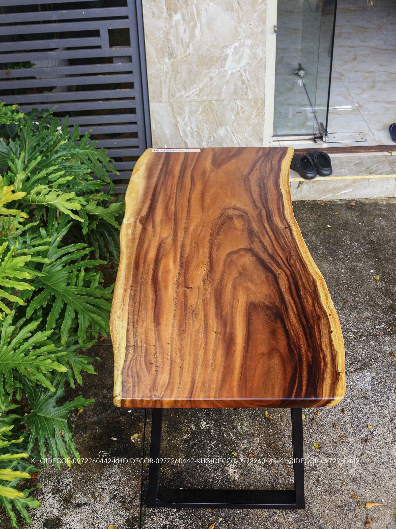  BÀN GỖ ME TÂY 140 x 62-69 x 3,5 cm 