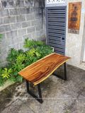  BÀN GỖ ME TÂY 140 x 62-69 x 3,5 cm 