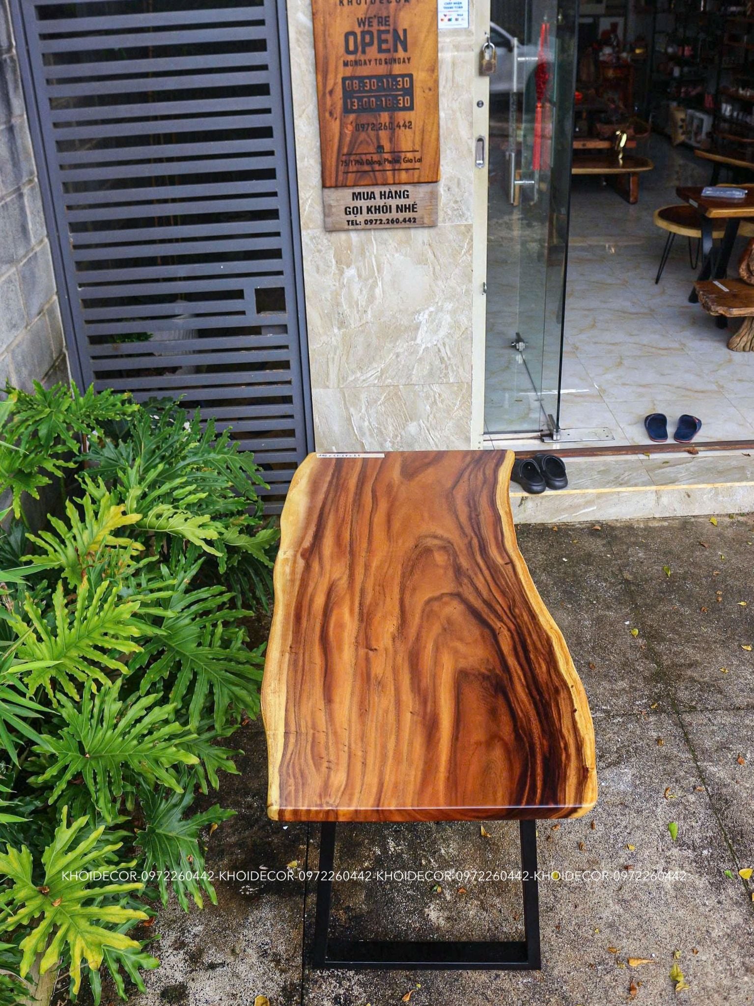  BÀN GỖ ME TÂY 140 x 62-69 x 3,5 cm 