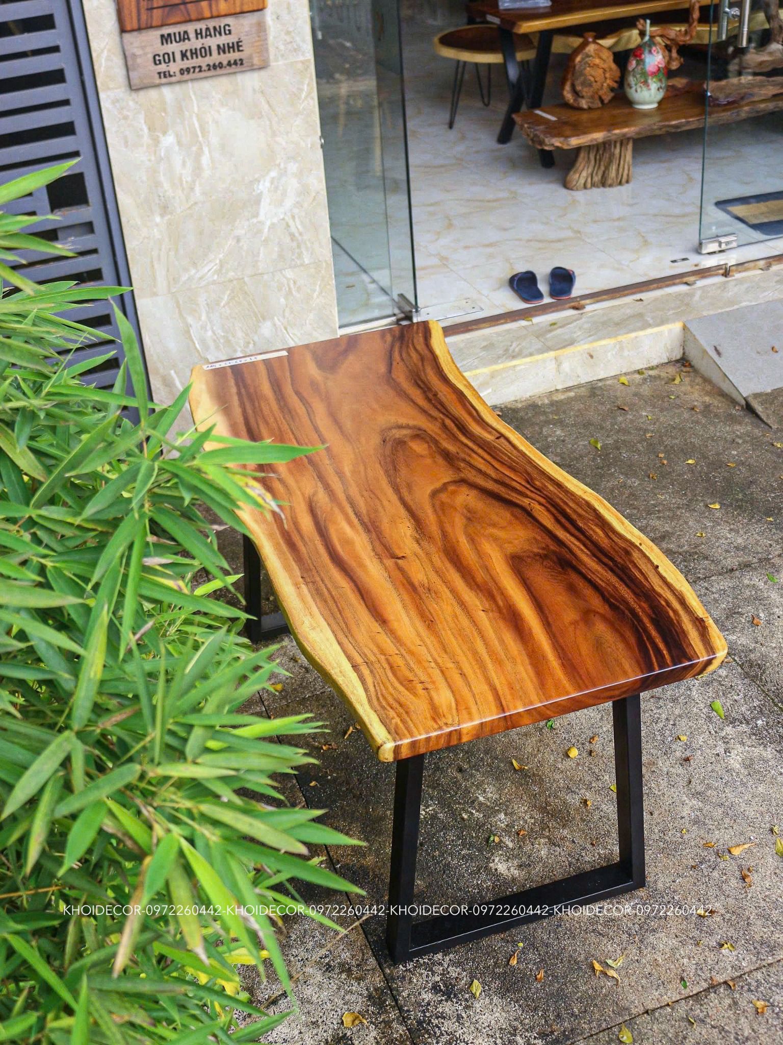  BÀN GỖ ME TÂY 140 x 62-69 x 3,5 cm 