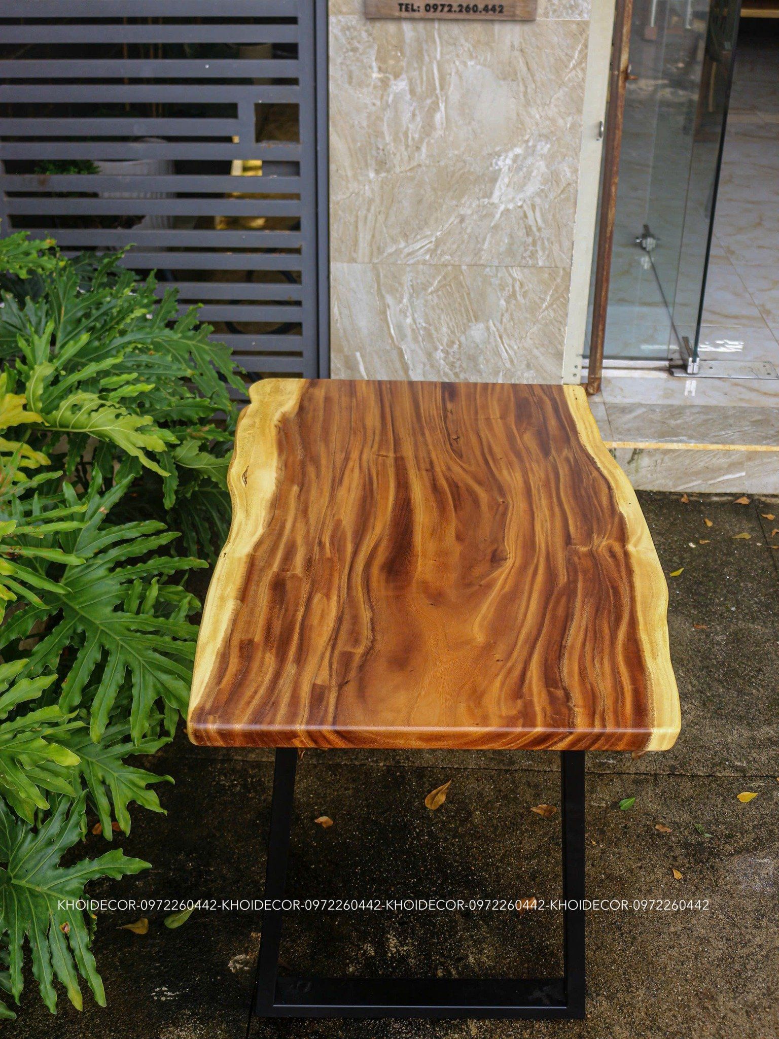  BÀN GỖ ME TÂY 100 x 63-68 x 4 cm 