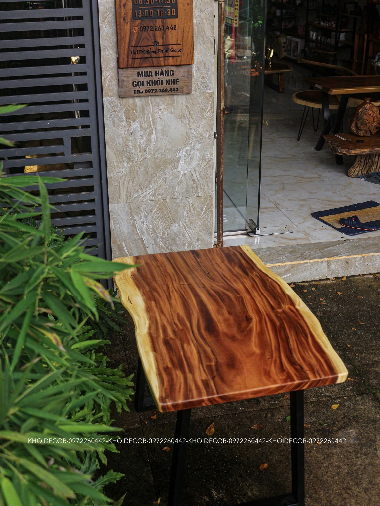  BÀN GỖ ME TÂY 100 x 63-68 x 4 cm 