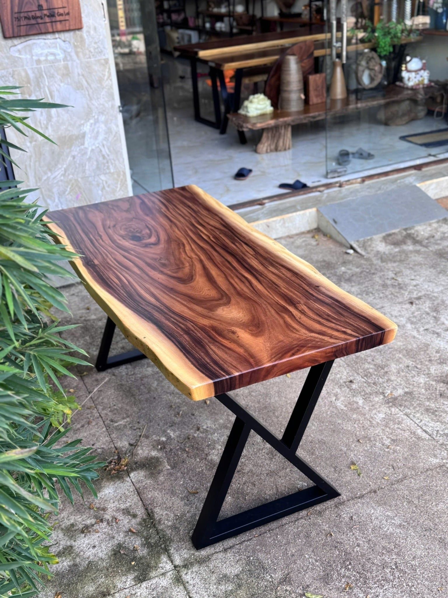  BÀN GỖ ME TÂY 160 x 68-75 x 5 cm 