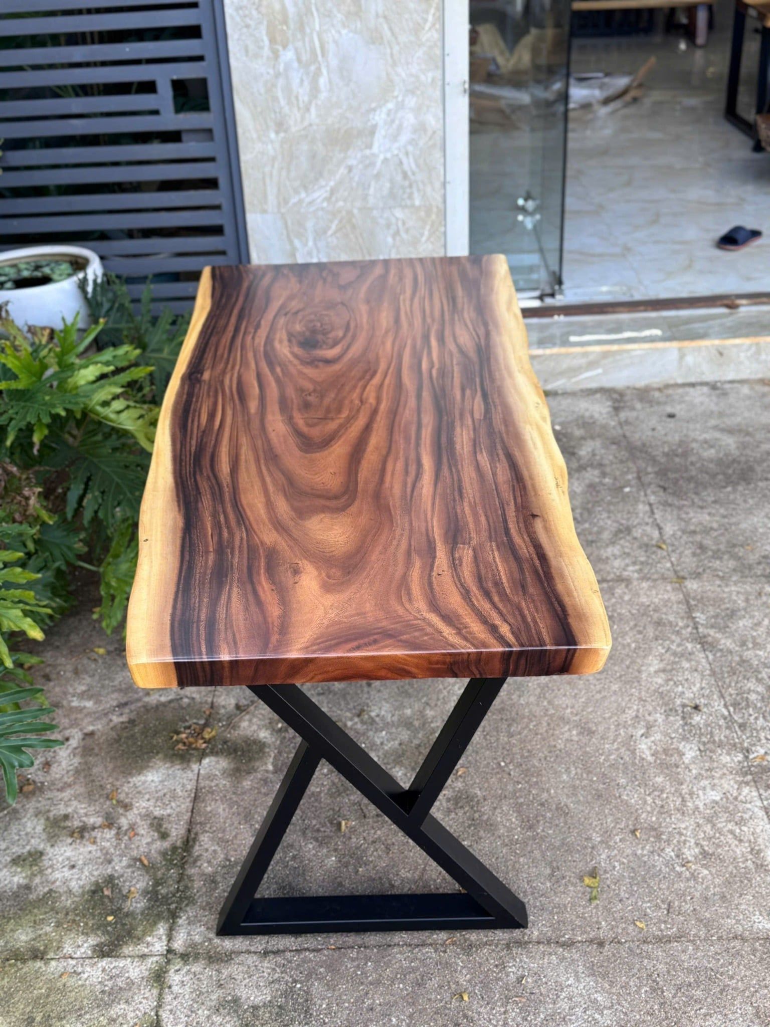  BÀN GỖ ME TÂY 160 x 68-75 x 5 cm 