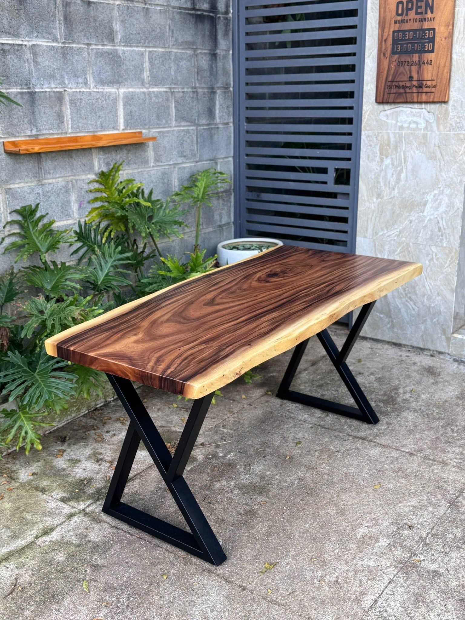  BÀN GỖ ME TÂY 160 x 68-75 x 5 cm 