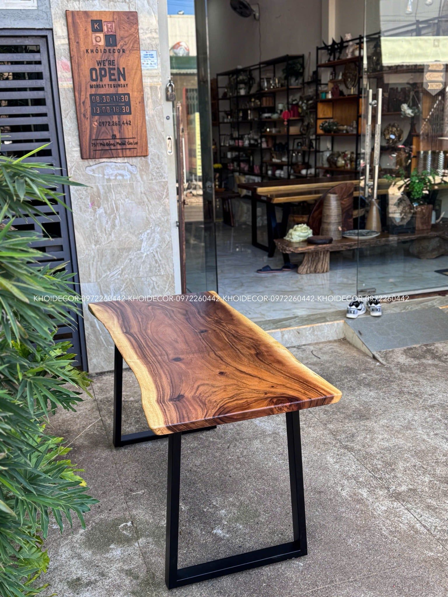  BÀN GỖ ME TÂY 140 x 63-67 x 3,5 cm 