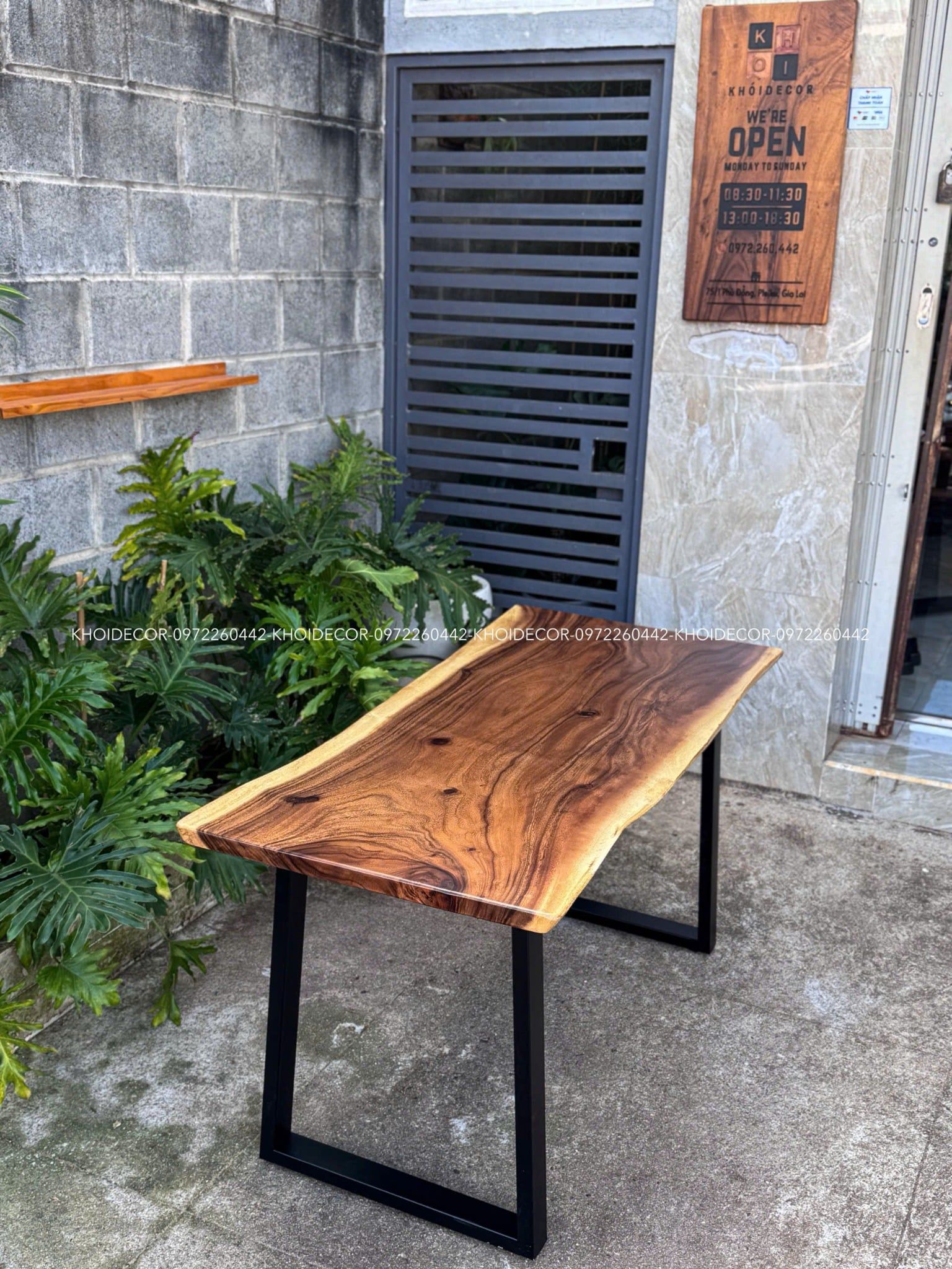  BÀN GỖ ME TÂY 140 x 63-67 x 3,5 cm 