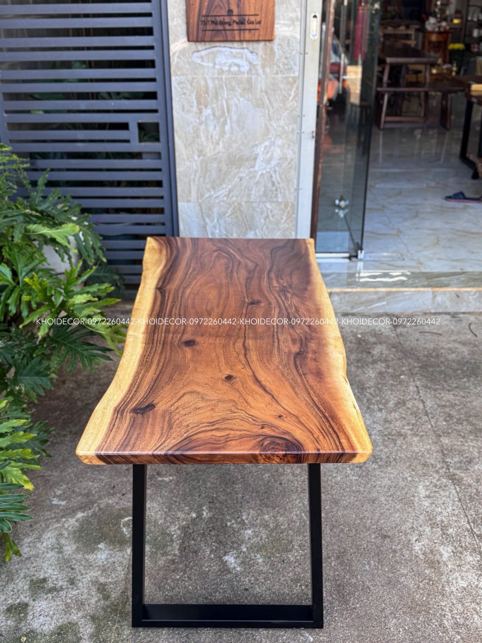  BÀN GỖ ME TÂY 140 x 63-67 x 3,5 cm 