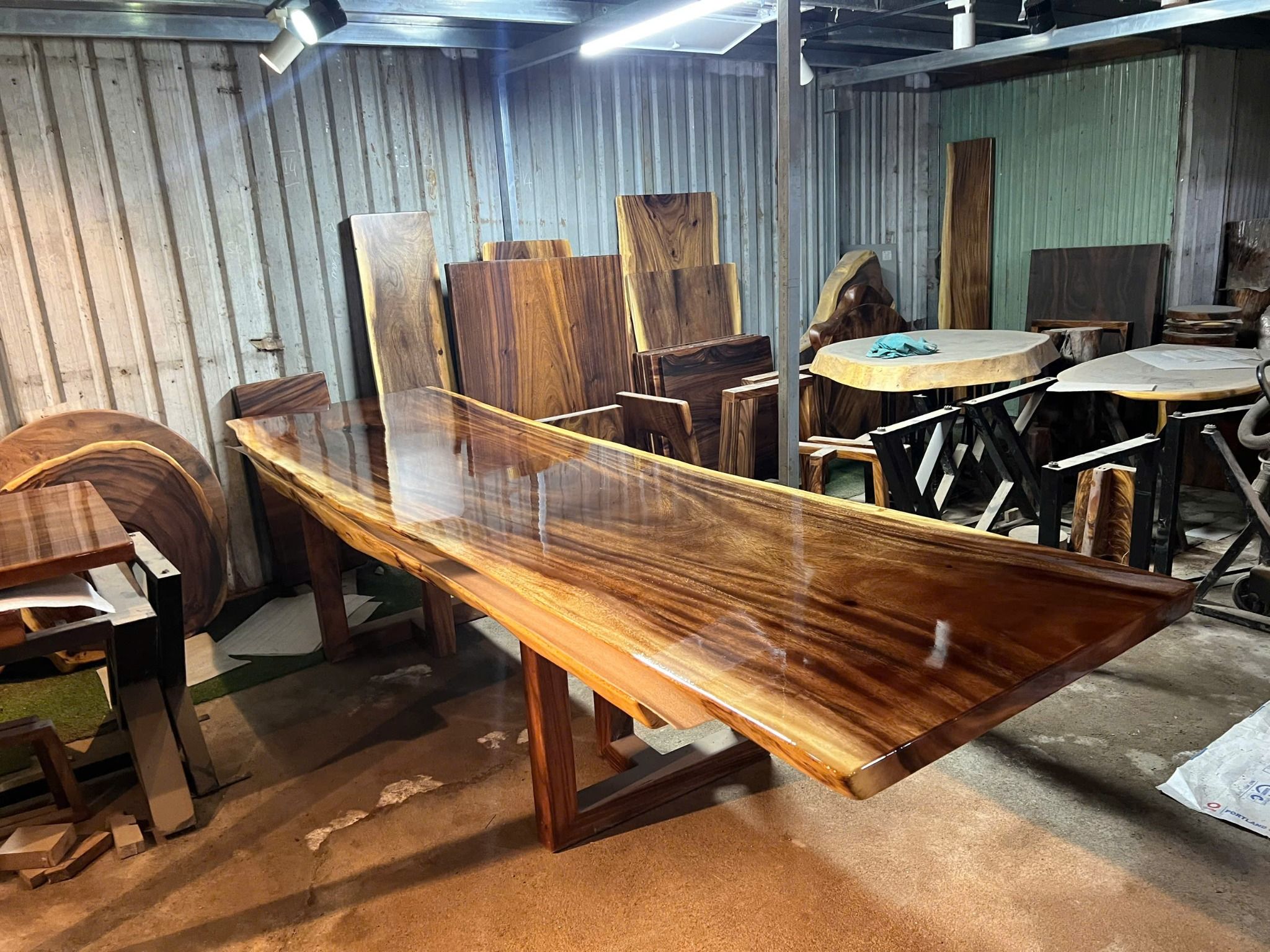  BÀN GỖ ME TÂY 320 x 90-88-92 x 5 cm 