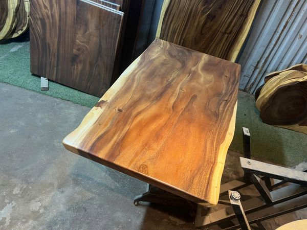  BÀN GỖ ME TÂY 120 x 60-64 x 4 cm 