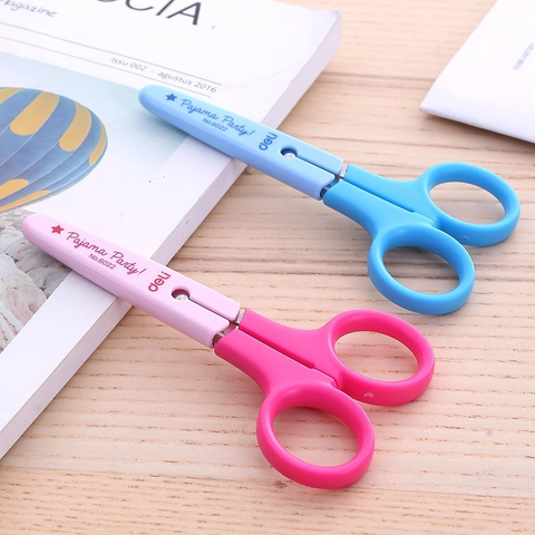 Kéo học sinh Deli 6022