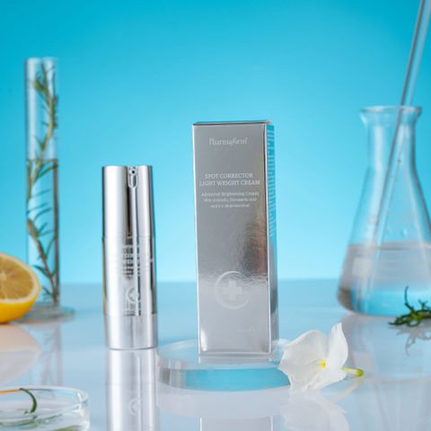 Kem Dưỡng Pharmaform Spot Corrector Light Weight Cream dưỡng trắng giảm thâm nám