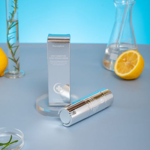 Kem Dưỡng Pharmaform Spot Corrector Light Weight Cream dưỡng trắng giảm thâm nám