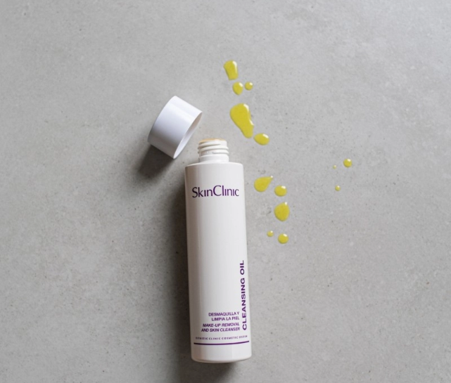 SKINCLINIC CLEANSING OIL: Dầu Tẩy Trang Dịu Nhẹ, Sạch Sâu & Không Gây Bít Tắc