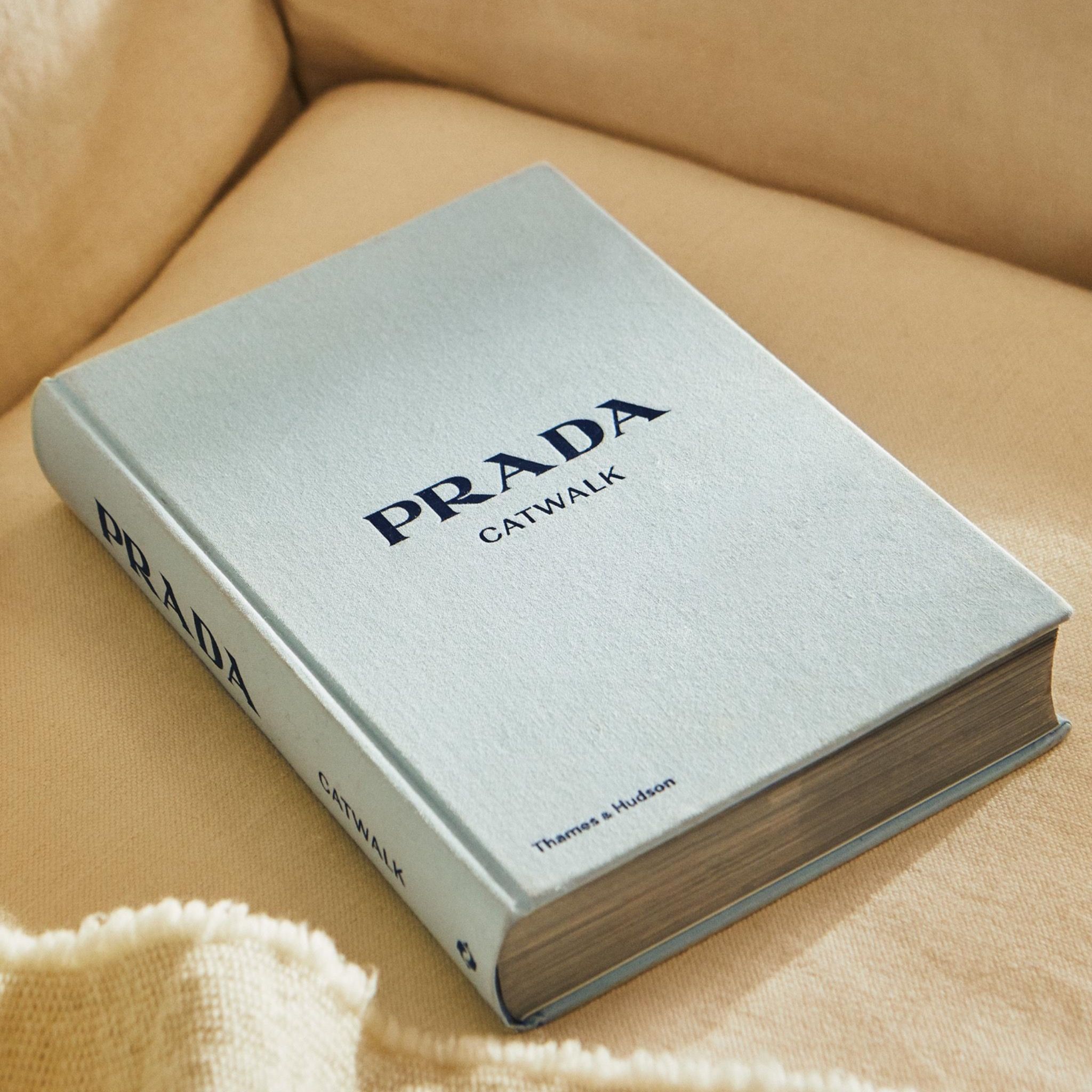  Sách Prada Catwalk Thames & Hudson 