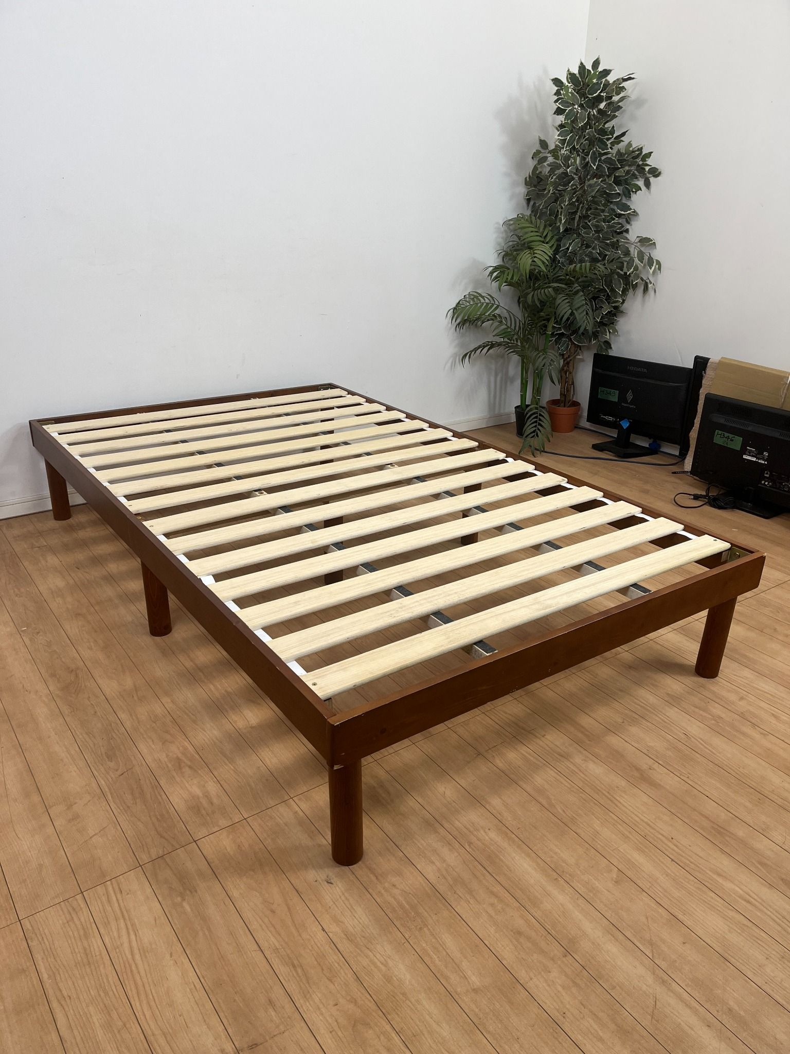 Semi double bed frame H437 – Hallo Japan Recycle Store