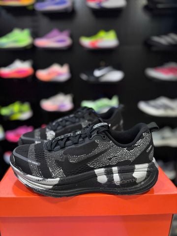  Giày Chạy Bộ Nike Vomero 18 