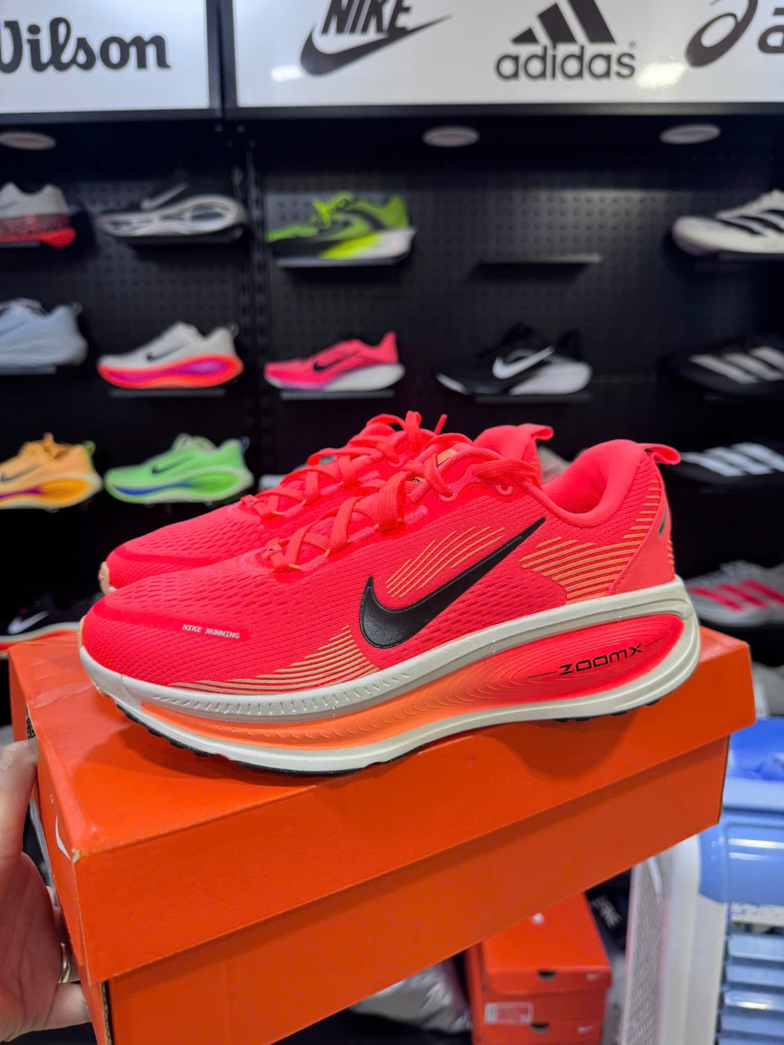 Giày Chạy Bộ Nike Vomero 18 - HM6804 803