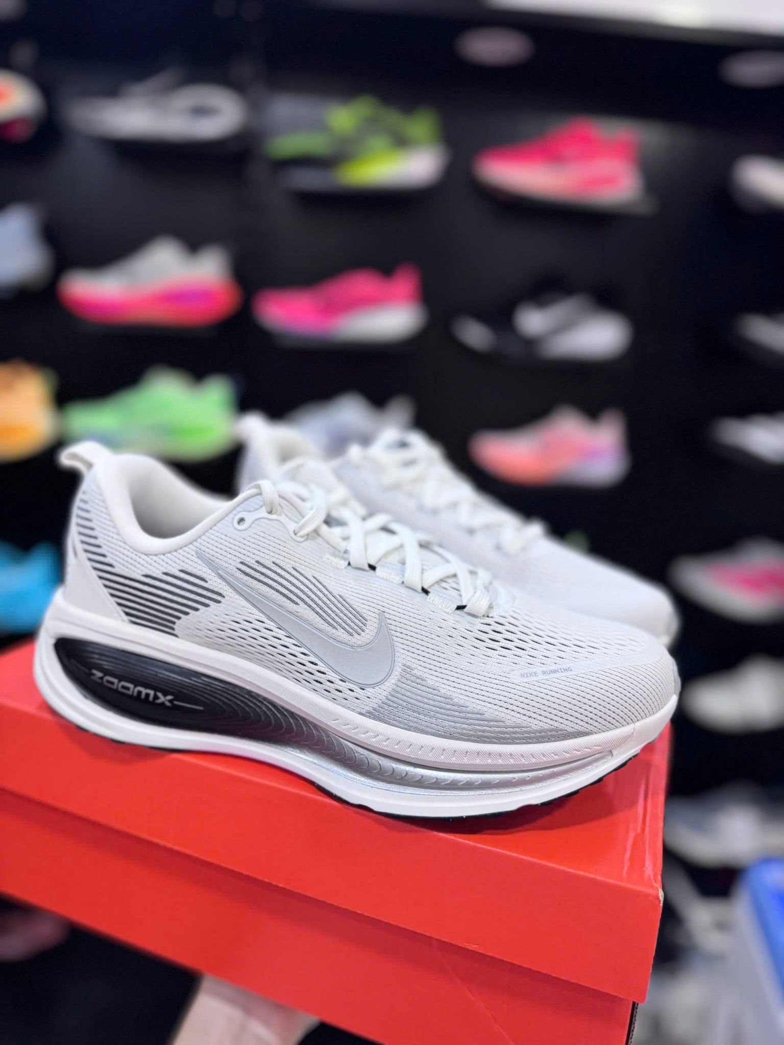 Giày Chạy Bộ Nike Vomero 18 RR - II7189 100