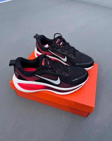  Giày Chạy Bộ Vomero 18 RED/BLACK - HM6803 008 