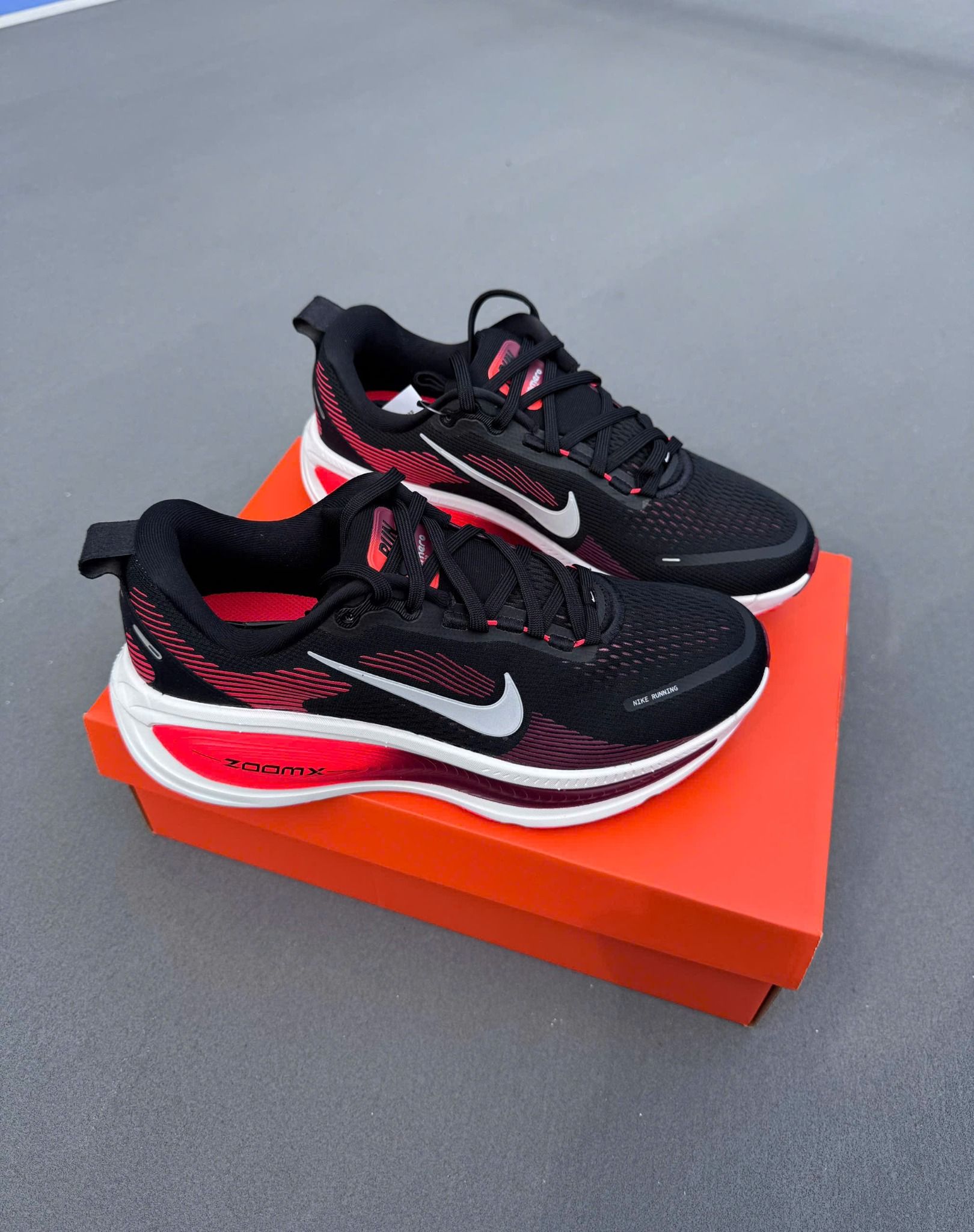 Giày Chạy Bộ Vomero 18 RED/BLACK - HM6803 008