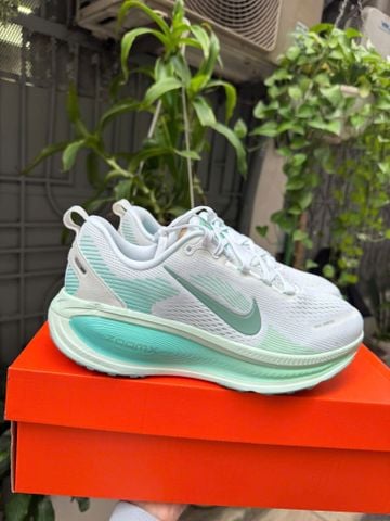  Giày Chạy Bộ Vomero 18 Xanh mint - HM6804 106 