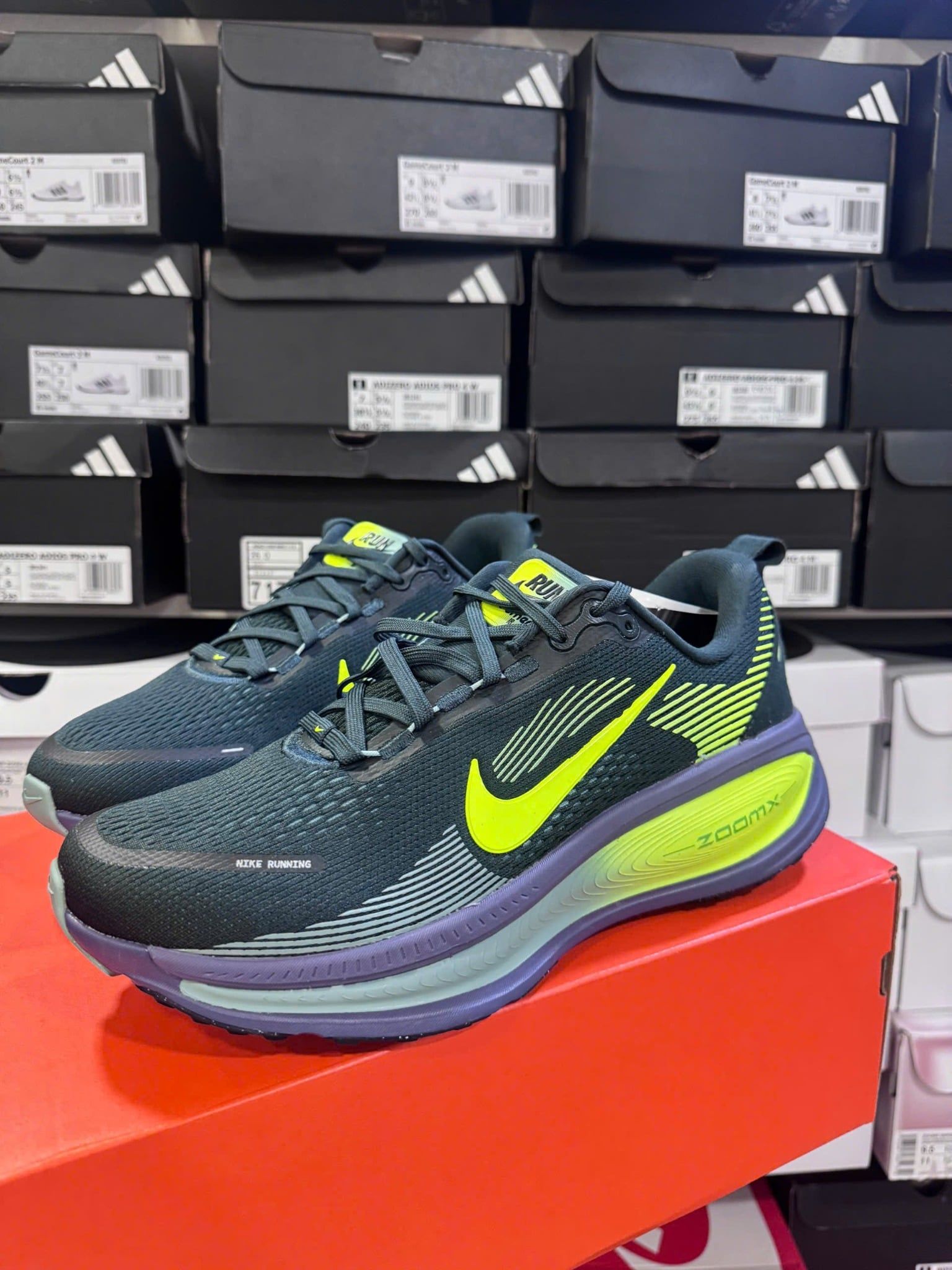 Giày Chạy Bộ Vomero 18 - HM6803 301