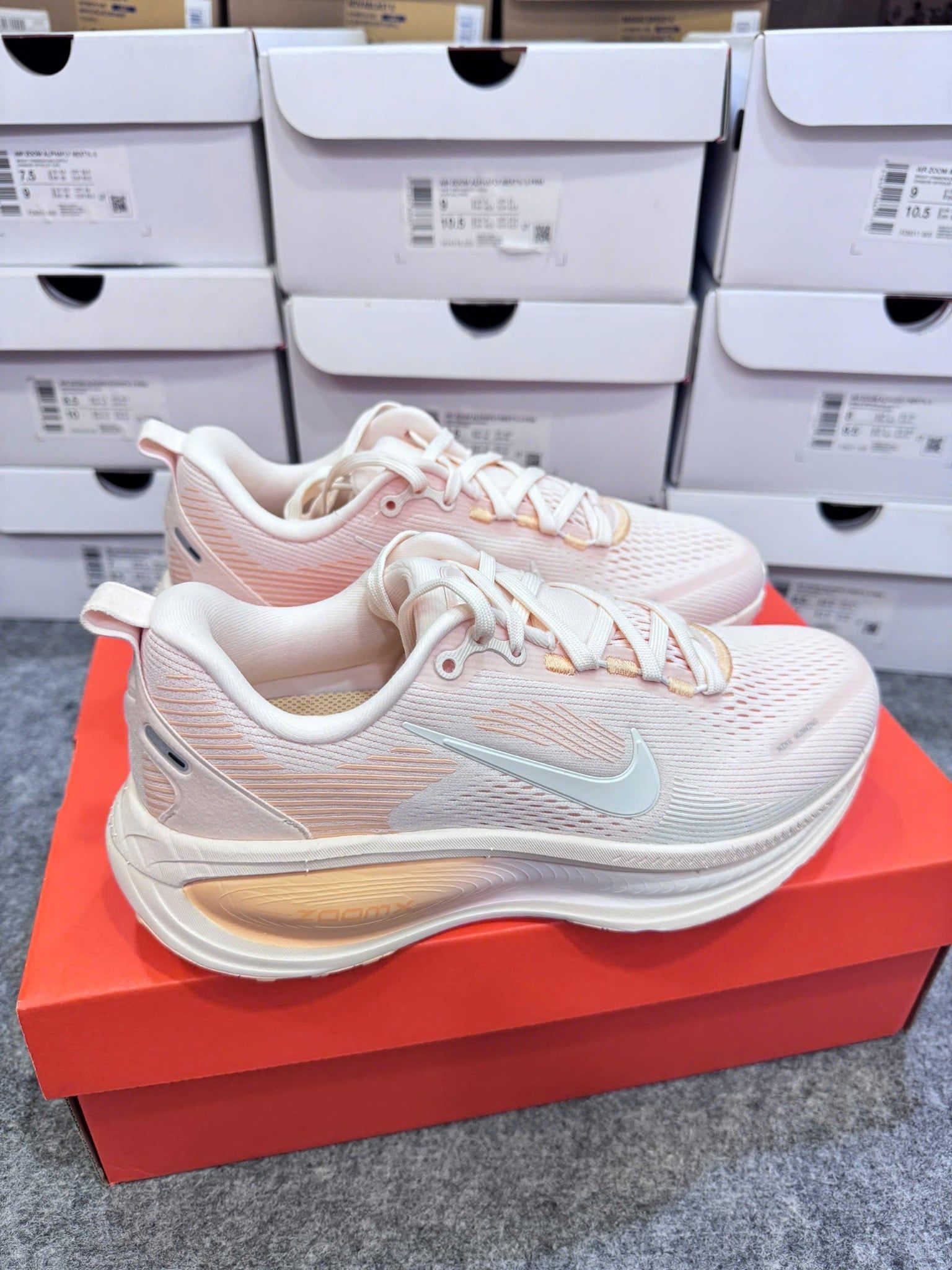 Giày Chạy Bộ Nike Vomero 18 - HM6804 800