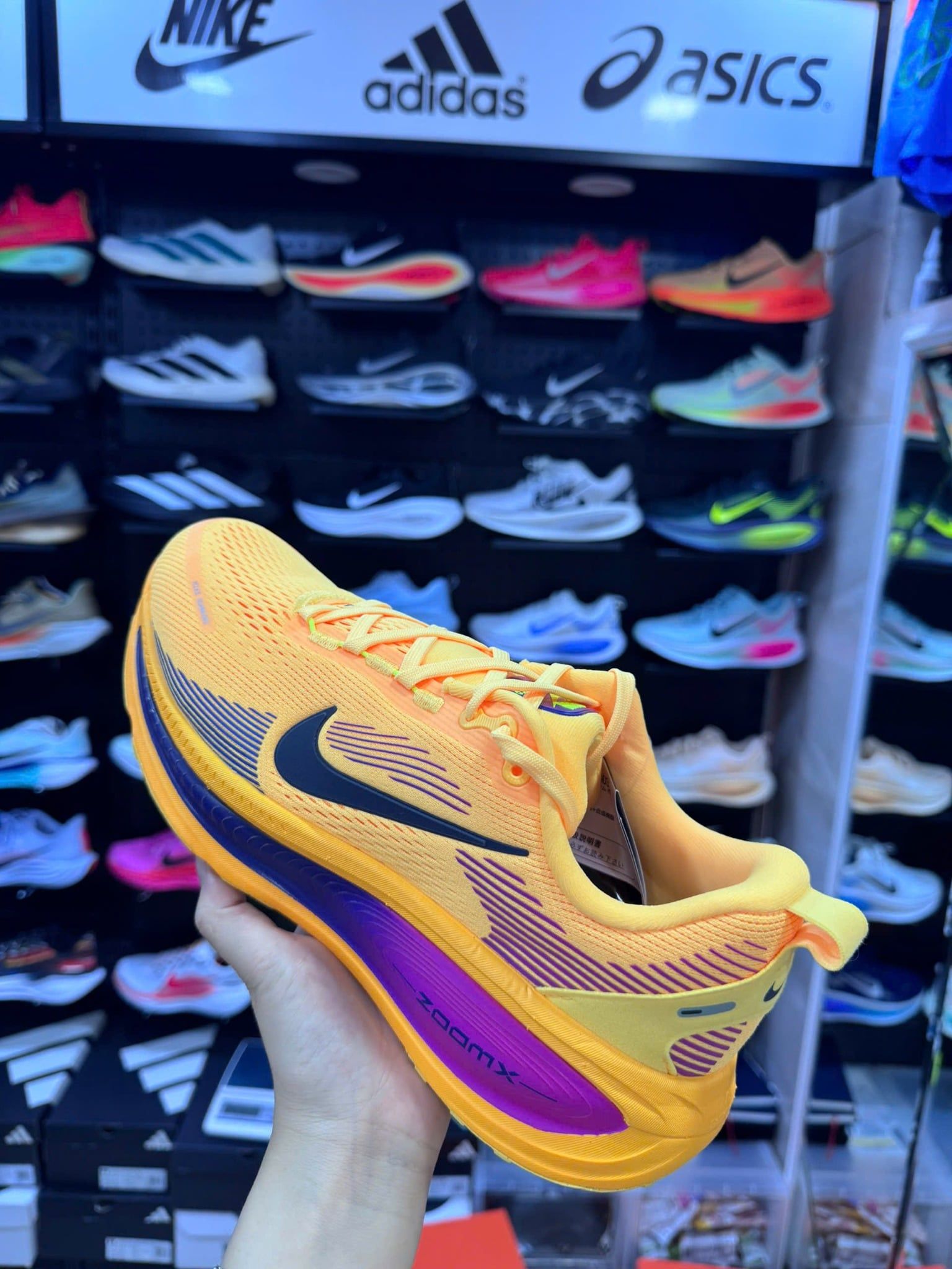 Giày Chạy Bộ Nike Vomero 18 Yellow - HM6803 802