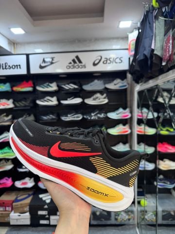  Giày Chạy Bộ Nike Vomero 18 - HM6803 016 