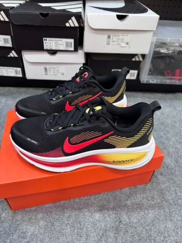  Giày Chạy Bộ Vomero 18 - HM6803 016 