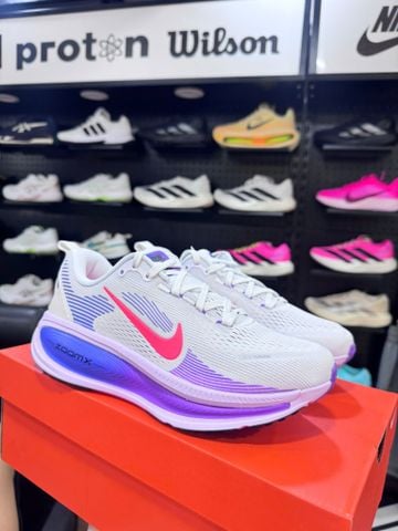  Giày Chạy Bộ Nike Vomero 18 - HM6804 112 