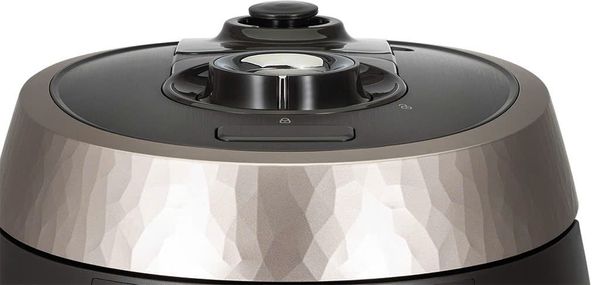 Nồi cơm Cuckoo CRP-R0600F (Đen bạc)