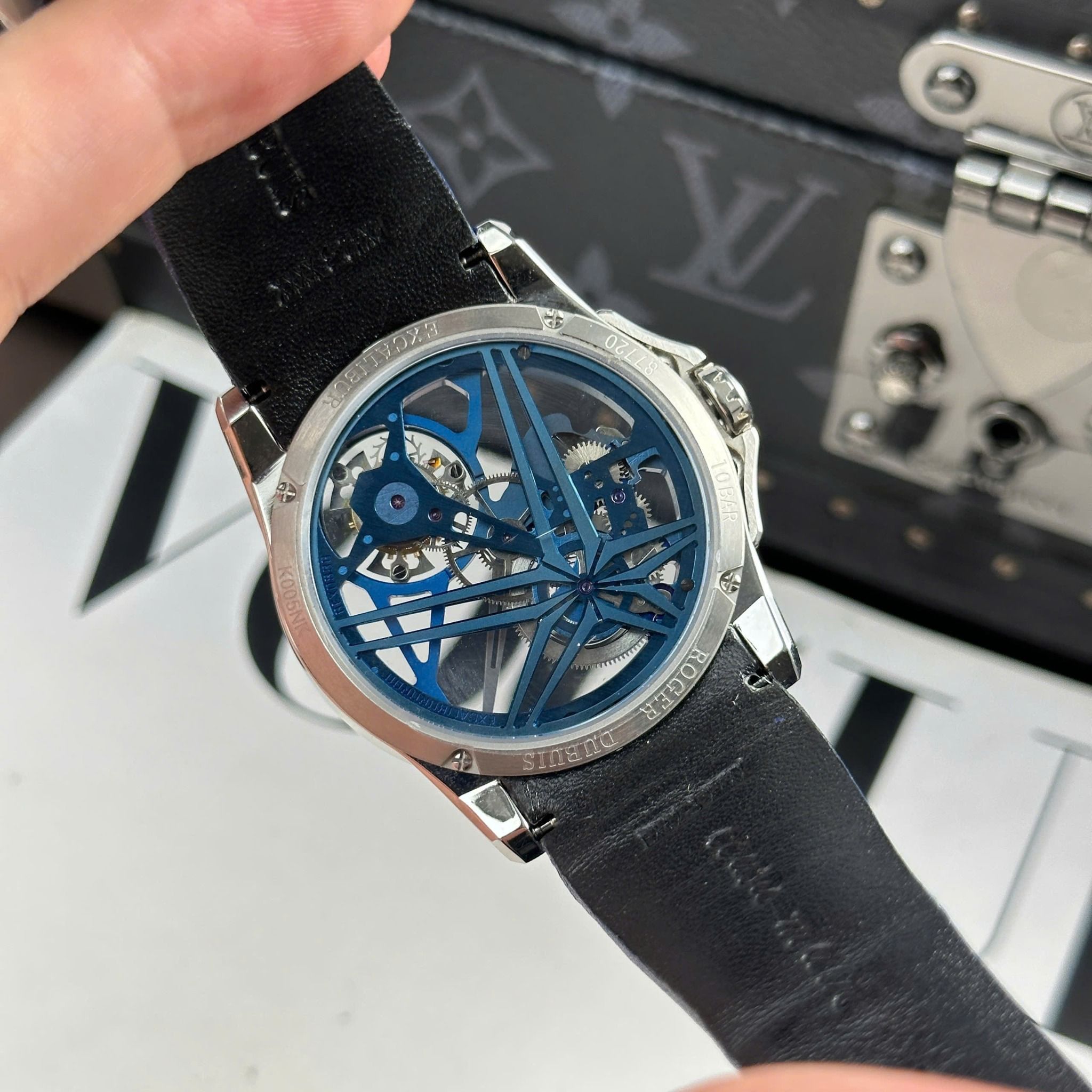 ROGER DUBUIS EXCALIBUR TOURBILLON 42 MM - Đồng Hồ Roger Dubuis - Nam - DHNTT145