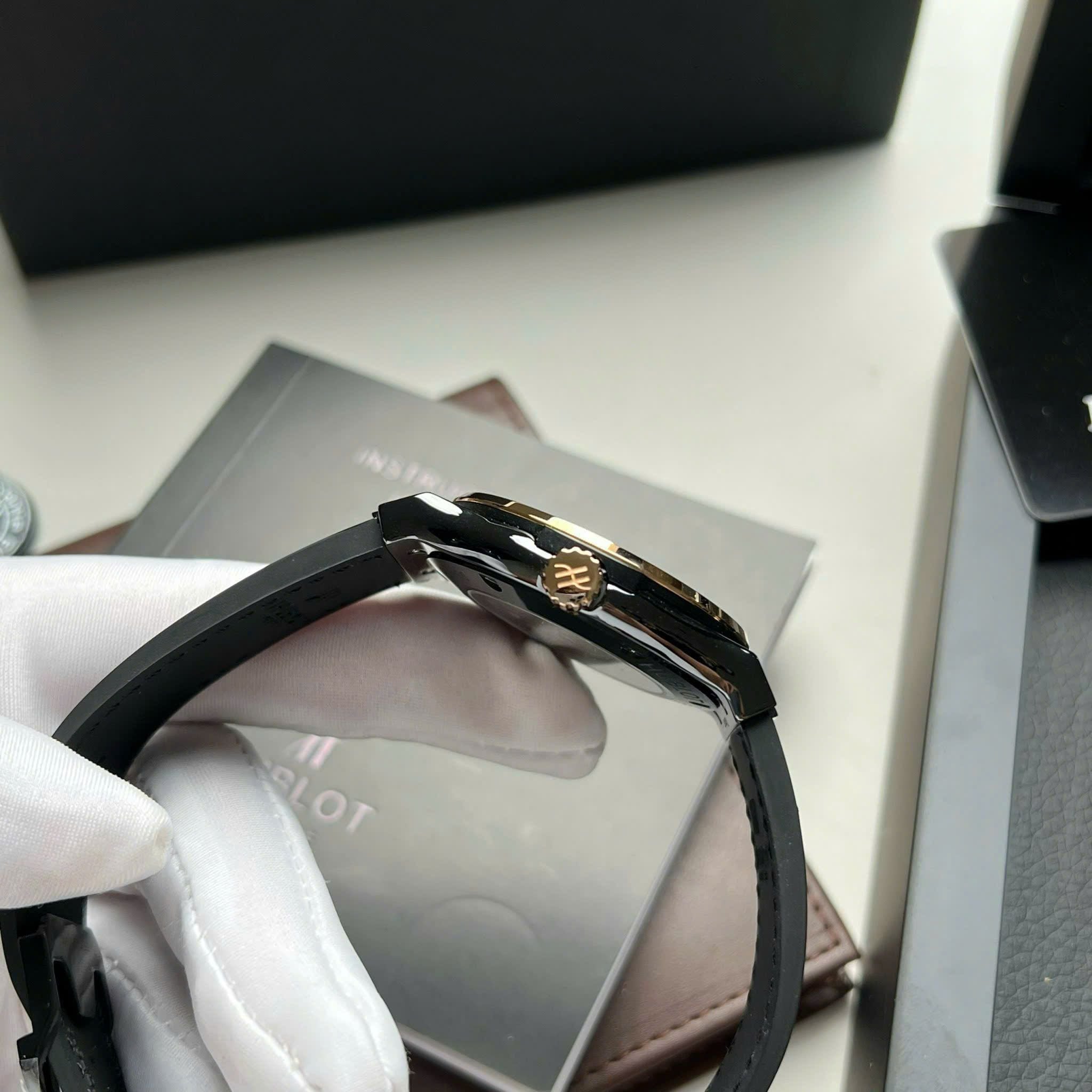 HUBLOT CLASSIC FUSION 42 MM - Đồng Hồ Hublot - Nam - DHNTT503