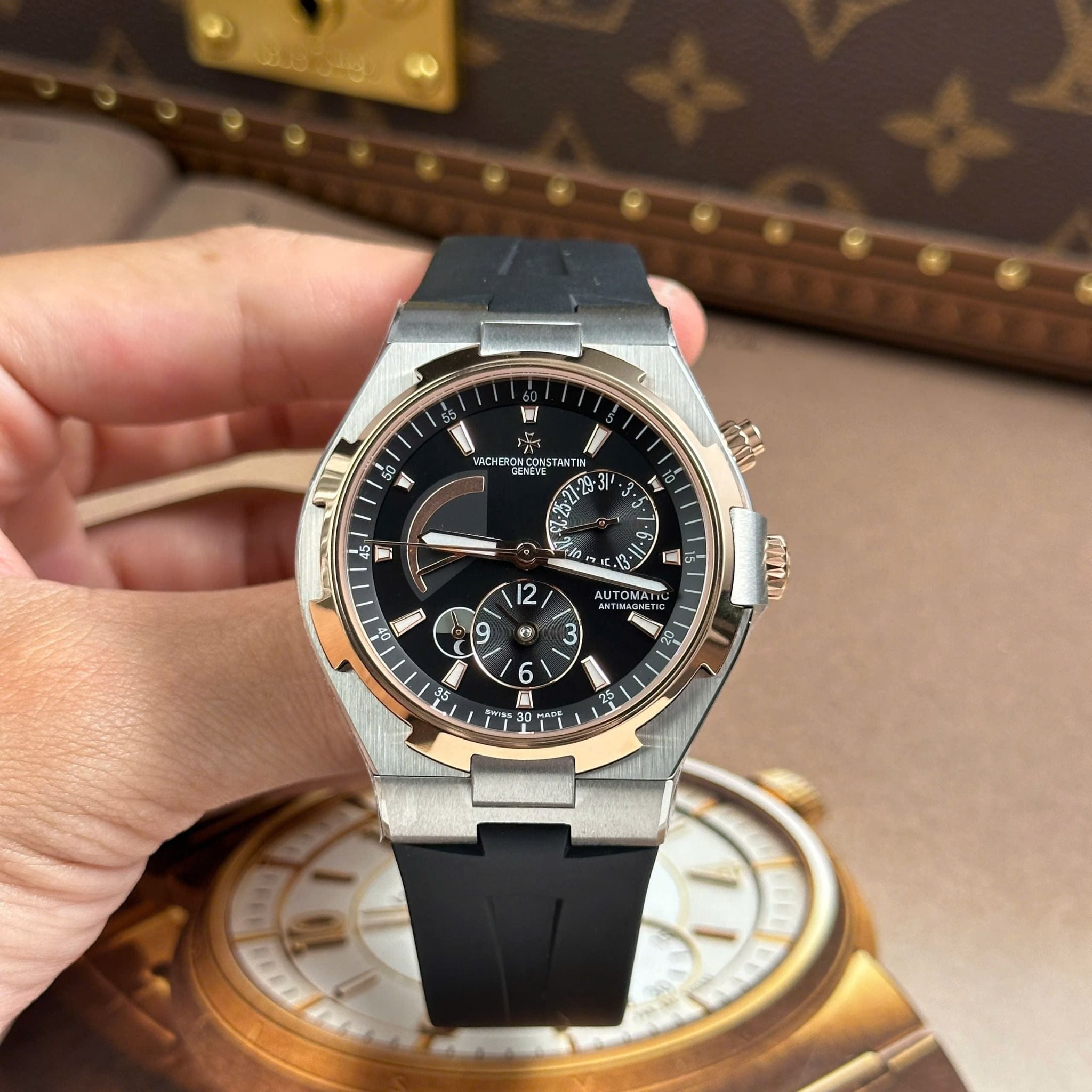 VACHERON CONSTANTIN OVERSEAS 42 MM - Đồng Hồ Vacheron Constantin - Nam - DHNTT678