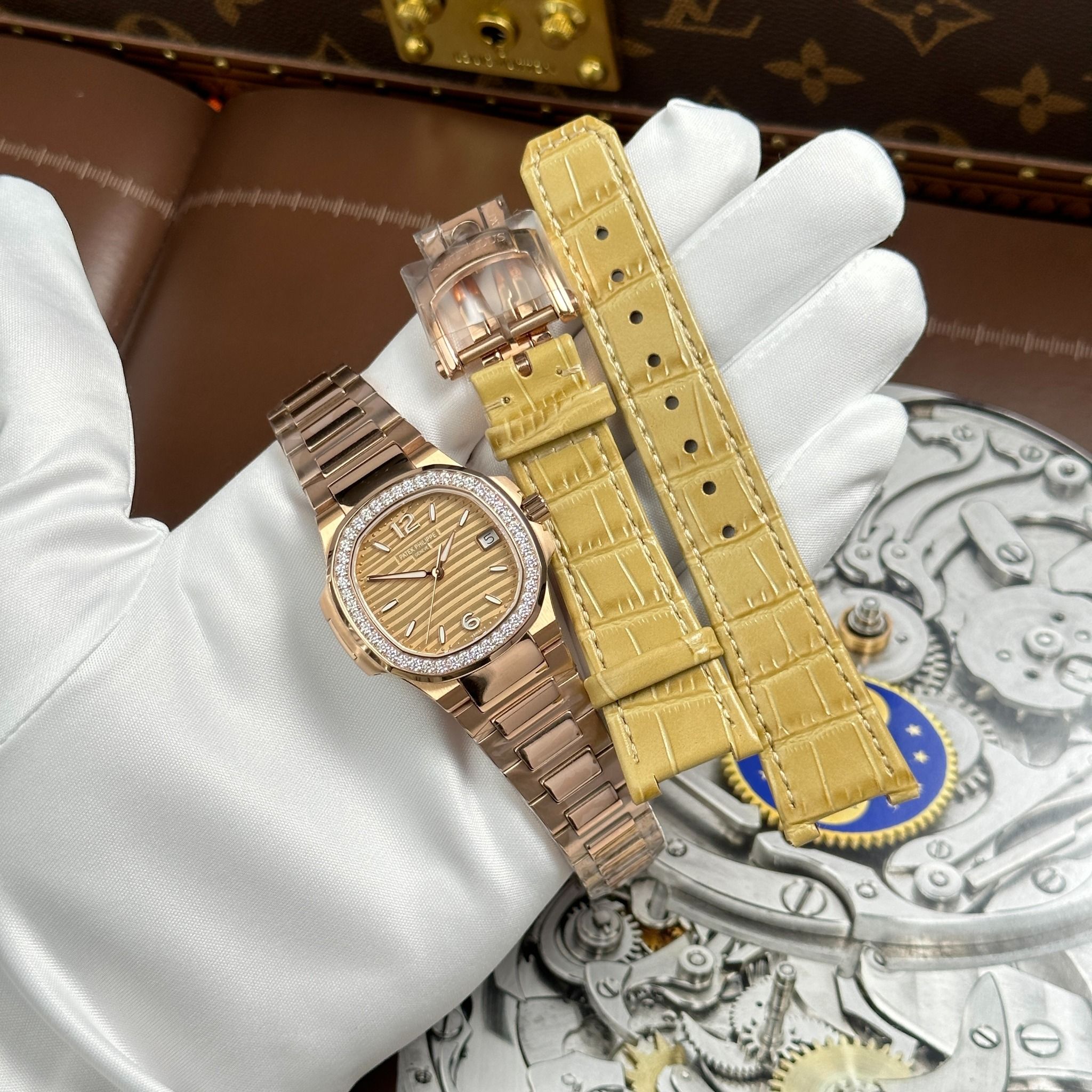 PATEK PHILIPPE NAUTILUS 32 MM - Đồng Hồ Patek Philippe - Nữ - DHTT629