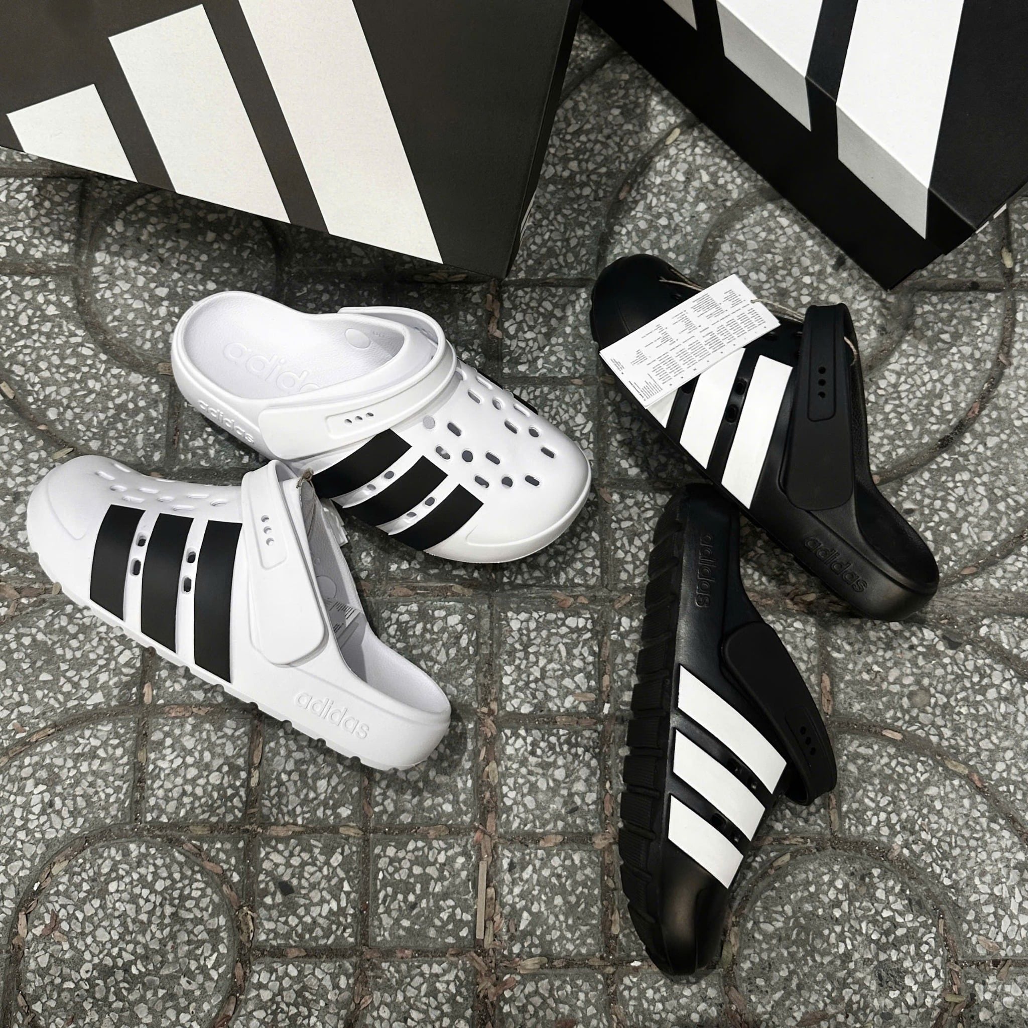  2784 - HÀNG CHÍNH HÃNG - DÉP ADIDAS - SỤC ADILETTE 2.0 - ĐEN SỌC TRẮNG - CODE: JQ8058 