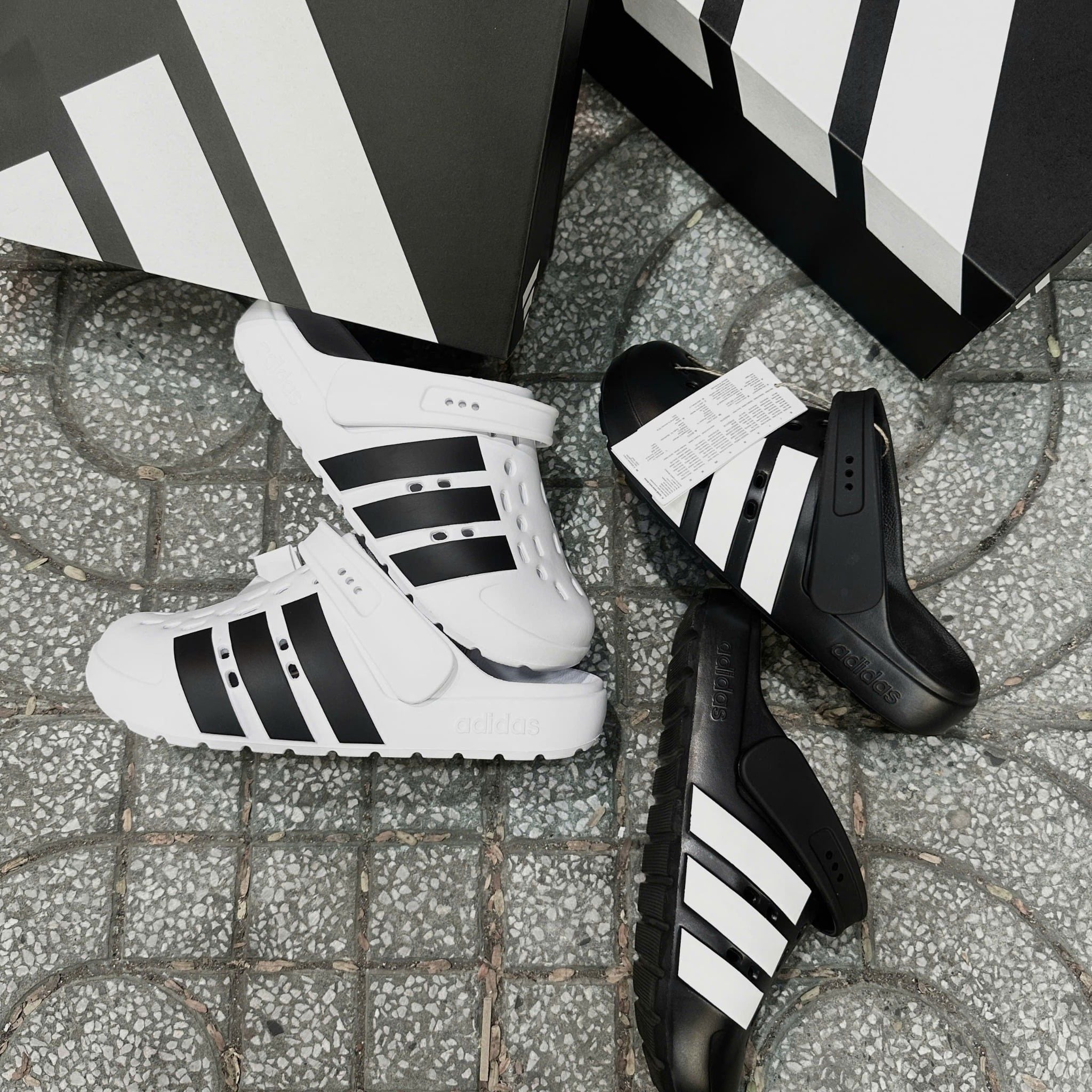  2784 - HÀNG CHÍNH HÃNG - DÉP ADIDAS - SỤC ADILETTE 2.0 - ĐEN SỌC TRẮNG - CODE: JQ8058 