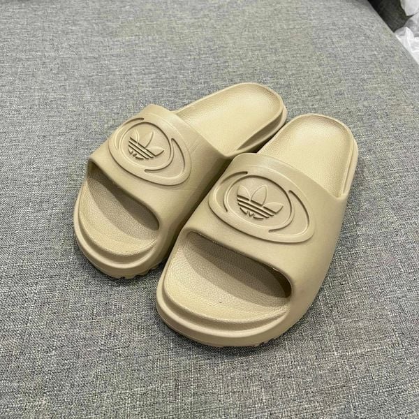  2729 - HÀNG CHÍNH HÃNG - DÉP ADIDAS SS25 - CỎ 3 LÁ RÊU 