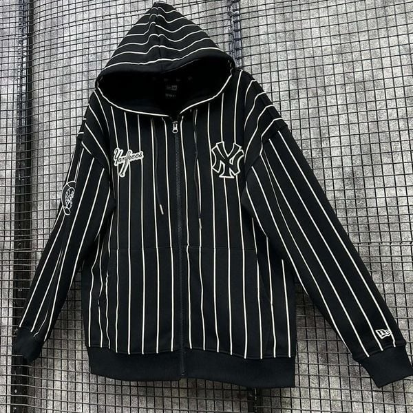  2769 - HÀNG CHÍNH HÃNG - ÁO HOODIE NEW ERA - Yankees Zip Kẻ Sọc - Đen - Code: 133665892 