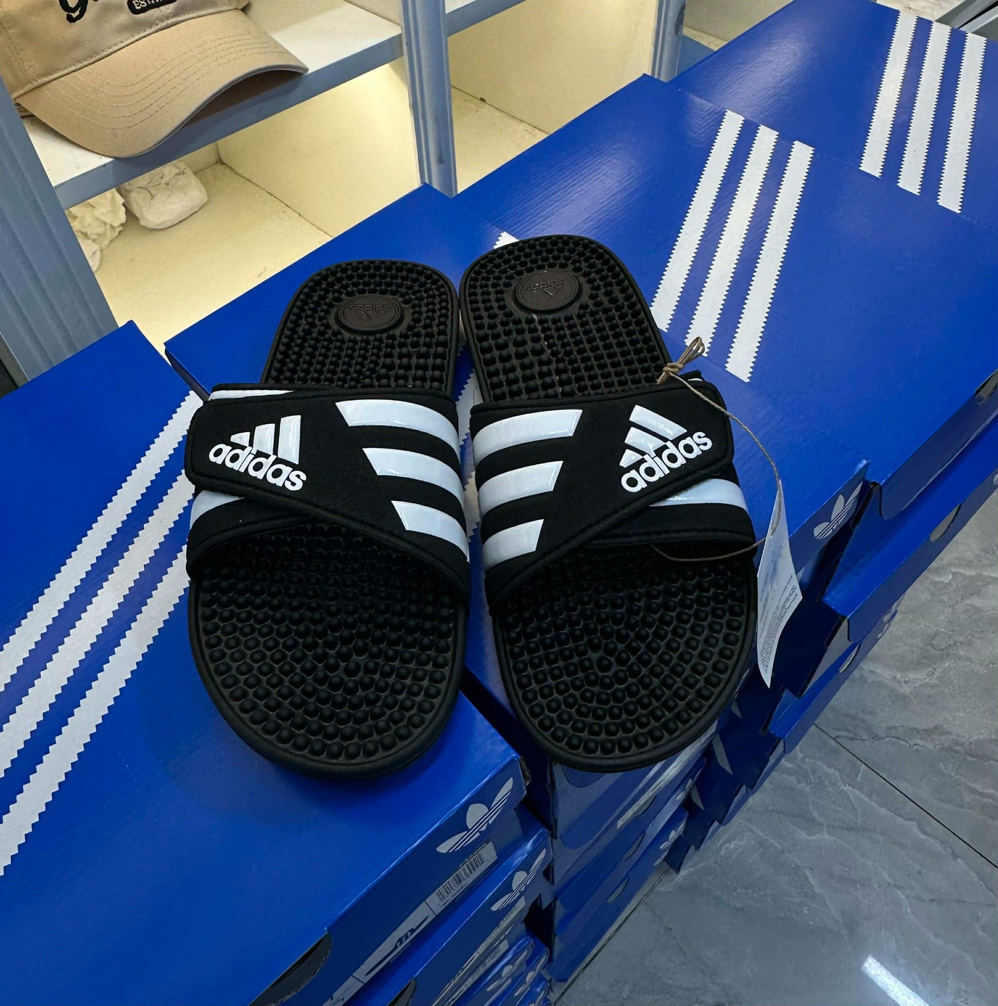 2793- HÀNG CHÍNH HÃNG - DÉP ADIDAS ADISSAGE- BLACK - CODE ;  F35580 